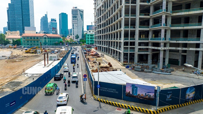 Tại dự án bắt đầu xuất hiện từng đoàn người đến làm việc. (Ảnh: Báo Đầu tư).