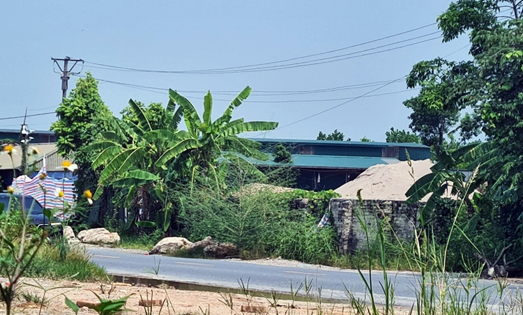 Không hiểu vì sao trạm bê tông Thiên Tân vẫn ung dung tồn tại và “hoạt động không phép” suốt nhiều năm qua mà không thấy các cấp chính quyền sở tại xử lý dứt điểm?