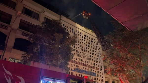 Chay, no o toa nha 5 tang gan pho di bo Nguyen Hue, TP HCM-Hinh-4