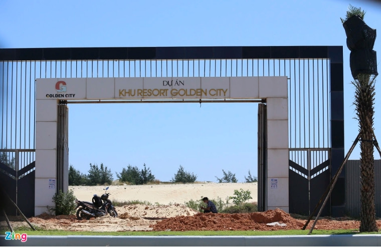 Tiếp theo là dự án resort Golden City, nằm cạnh trục đường Võ Nguyên Giáp của bán đảo Bảo Ninh (TP Đồng Hới, tỉnh Quảng Bình) cũng do Công ty CP Golden City làm chủ đầu tư. (Ảnh: Zing).