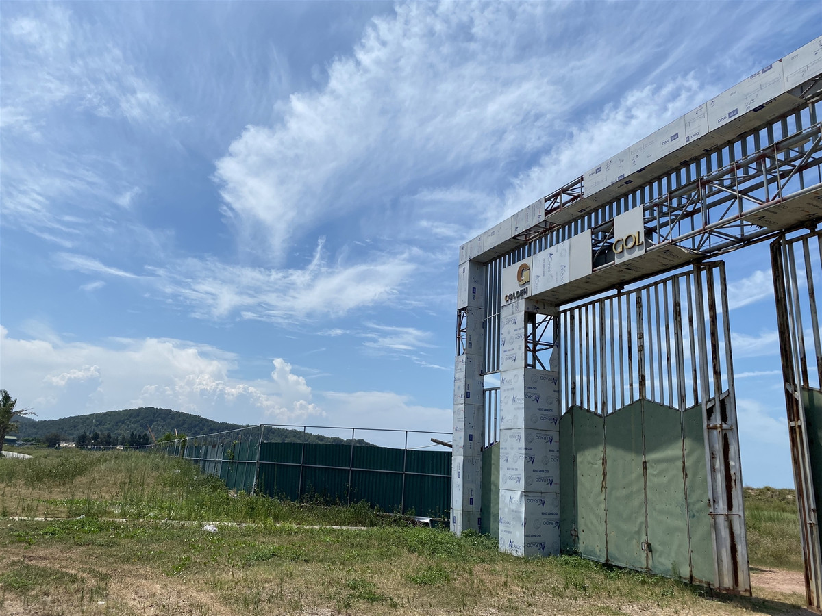 Dự án khu resort Bắc đảo Lan Châu được quy hoạch, thực hiện trên diện tích đất gần 9,5 ha; phía Bắc giáp đường quy hoạch Cảng Cửa Lò rộng 30m, phía Nam cách bờ rào hiện trạng khách sạn Xanh 30m, phía Đông giáp bờ kè bê tông hiện trạng, phía Tây cách tim đường Bình Minh hiện trạng 28,5m. (Ảnh: Tài nguyên và Môi trường).