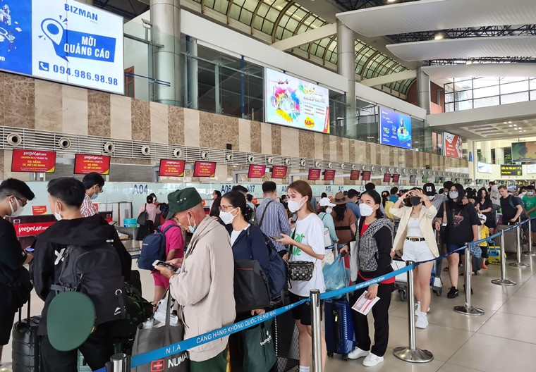 Theo tính toán, dịp nghỉ lễ này, sản lượng bay nội địa sẽ tăng so với ngày thường khoảng 20%, dự kiến ngày cao nhất đạt mức 80.000 lượt khách/ngày, cao hơn cùng kỳ trước dịch Covid-19 (đợt 2/9/2019, sản lượng bay nội địa ngày cao nhất đạt 50.000 lượt khách).