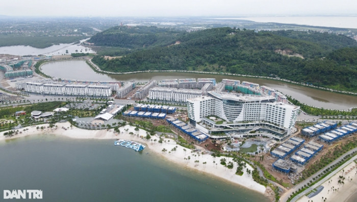 Dự án này là khu đô thị biển lớn nhất của miền Bắc, có tổng diện tích quy hoạch khoảng gần 500ha, thuộc địa bàn phường Vạn Hương, quận Đồ Sơn, Hải Phòng. Dự án có thời gian thi công là 5 năm, từ năm 2019 tới 2023. (Ảnh: Dân Trí).