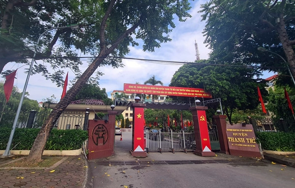 Ngày 9/8/2022, phóng viên đã đến liên hệ và đặt lịch làm việc với UBND huyện Thanh Trì. Thế nhưng đến nay (16/8/2022), phóng viên vẫn chưa nhận được sự phản hồi nào từ phía UBND huyện Thanh Trì.