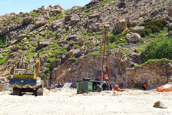 Binh Dinh: Cty Tan Phat xay dung Diem du lich Hon Kho chua co giay phep?