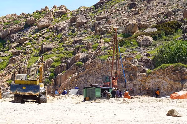 Binh Dinh: Cty Tan Phat xay dung Diem du lich Hon Kho chua co giay phep?