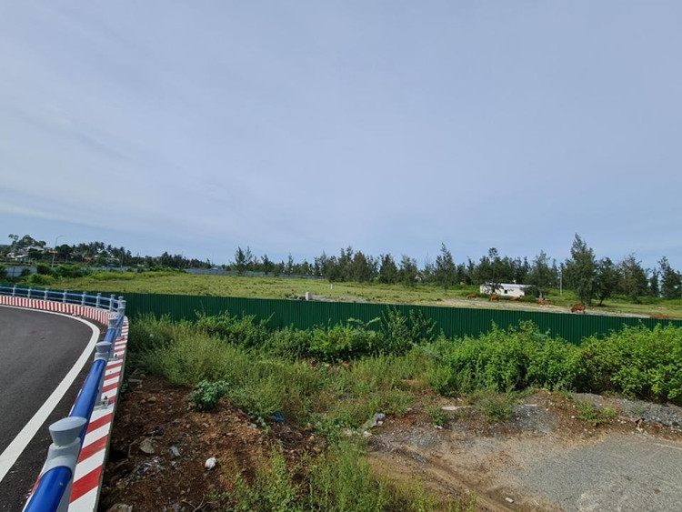 Tình trạng ôm đất xí phần diễn ra ở khu du lịch Mỹ Khê. (Ảnh: Kinh tế &amp; Đô thị).