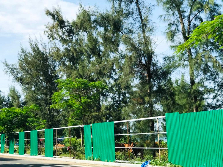 Theo ông Chính, việc một số dự án dở dang, lâm cảnh nhếch nhác vừa gây lãng phí tiềm năng vừa ảnh hưởng đến tâm lý của du khách khi đến Mỹ Khê. (Ảnh: Môi trường và Đô thị).