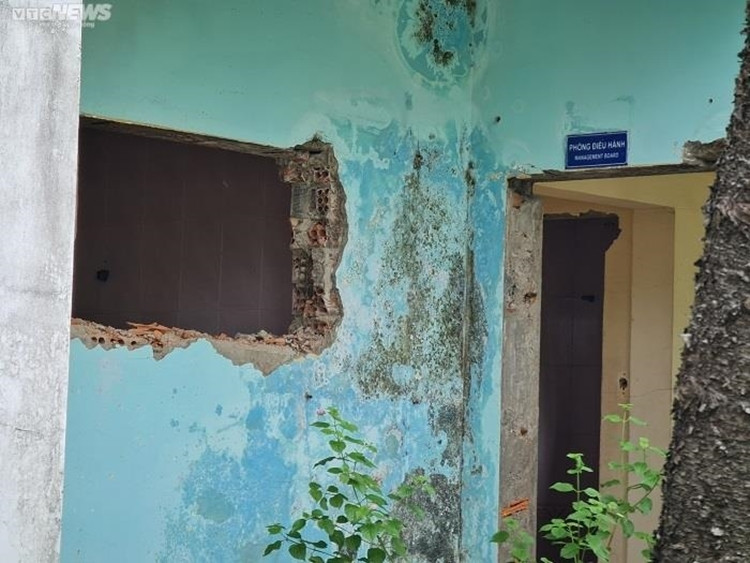 Ông Võ Minh Chính - Chủ tịch UBND xã Tịnh Khê cho hay, khu du lịch Tịnh Khê được đánh giá là khu "đất vàng" nhưng lâu nay chưa được khai thác triệt để. Tình trạng các nhà đầu tư nhận đất xong không triển khai thi công theo như phê duyệt ban đầu đã gây bức xúc cho địa phương. (Ảnh: VTC News).