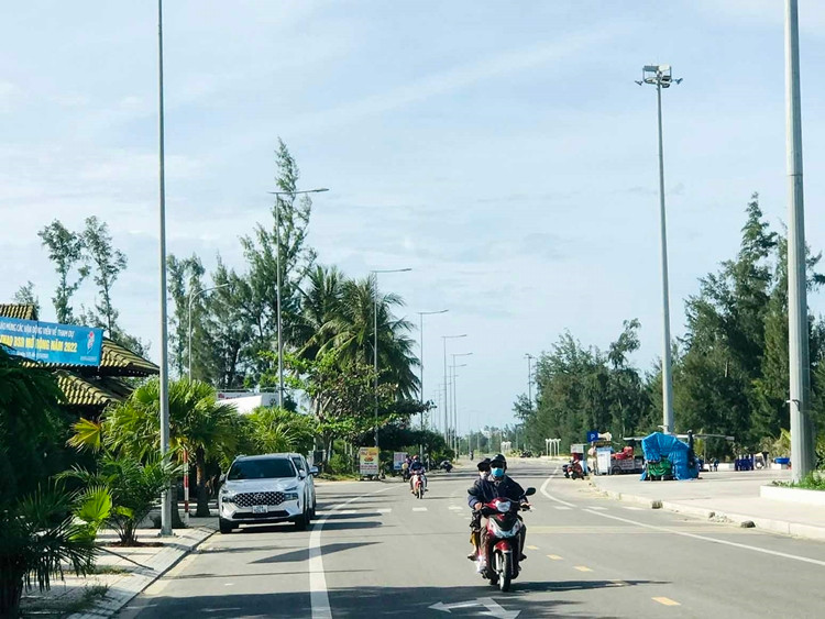 Theo thống kê, tại khu vực biển Mỹ Khê hiện còn 6 dự án được cấp phép đầu tư vào du lịch, dịch vụ. (Ảnh: Môi trường và Đô thị).