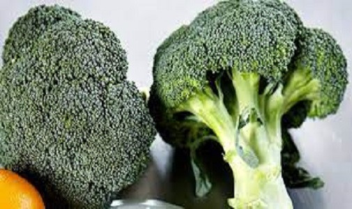 Bông cải xanh chứa nhiều hợp chất gọi là glucosinolate, có thể làm chậm sự phân hủy chất dẫn truyền thần kinh acetylcholine - chất mà chúng ta cần để hệ thống thần kinh trung ương hoạt động tốt và giữ cho bộ não và trí nhớ của chúng ta nhạy bén.