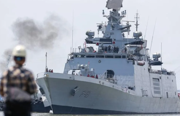 Can canh tau chien tang hinh cua An Do vua den tham TP HCM-Hinh-2