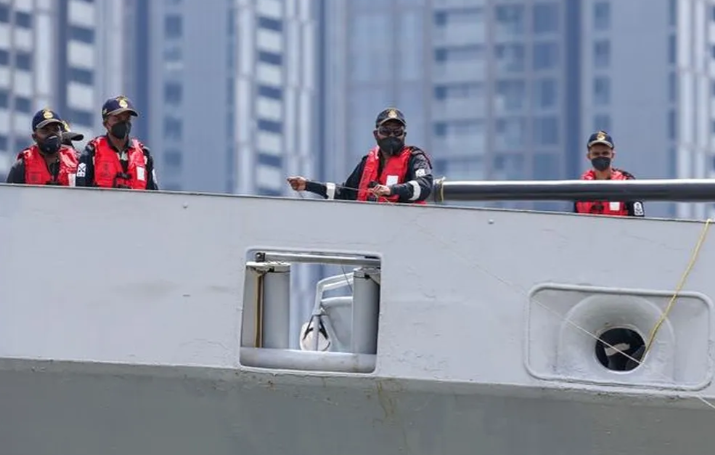 Can canh tau chien tang hinh cua An Do vua den tham TP HCM-Hinh-5