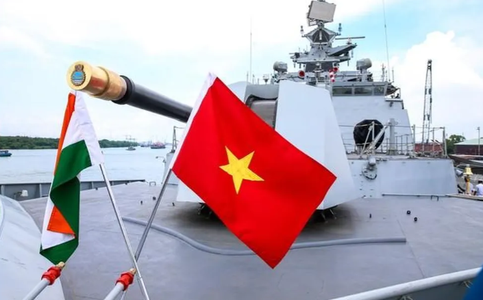 Can canh tau chien tang hinh cua An Do vua den tham TP HCM-Hinh-3