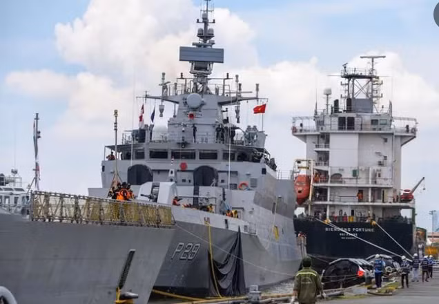 Can canh tau chien tang hinh cua An Do vua den tham TP HCM-Hinh-10