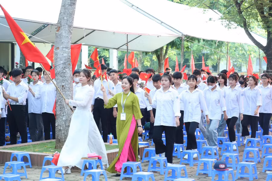 Hieu truong truong mien nui: “Truoc tri thuc, chung ta deu binh dang”-Hinh-2