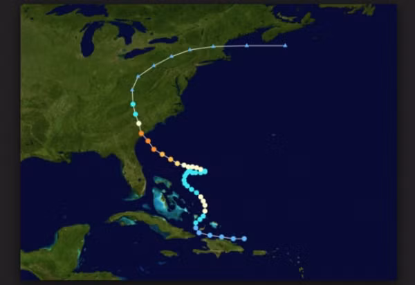 8. Bão số 1 (bão ChanChu), tháng 5/2006. Cơn bão Chanchu quét qua đã khiến 266 ngư dân chết và mất tích ở Đà Nẵng, Quảng Nam, Quảng Ngãi, chỉ 20 thi thể được vớt, số còn lại mãi mãi nằm dưới lòng biển. Ảnh: Hình ảnh đường đi của cơn bão Chanchu 2006 (Phụ nữ mới).