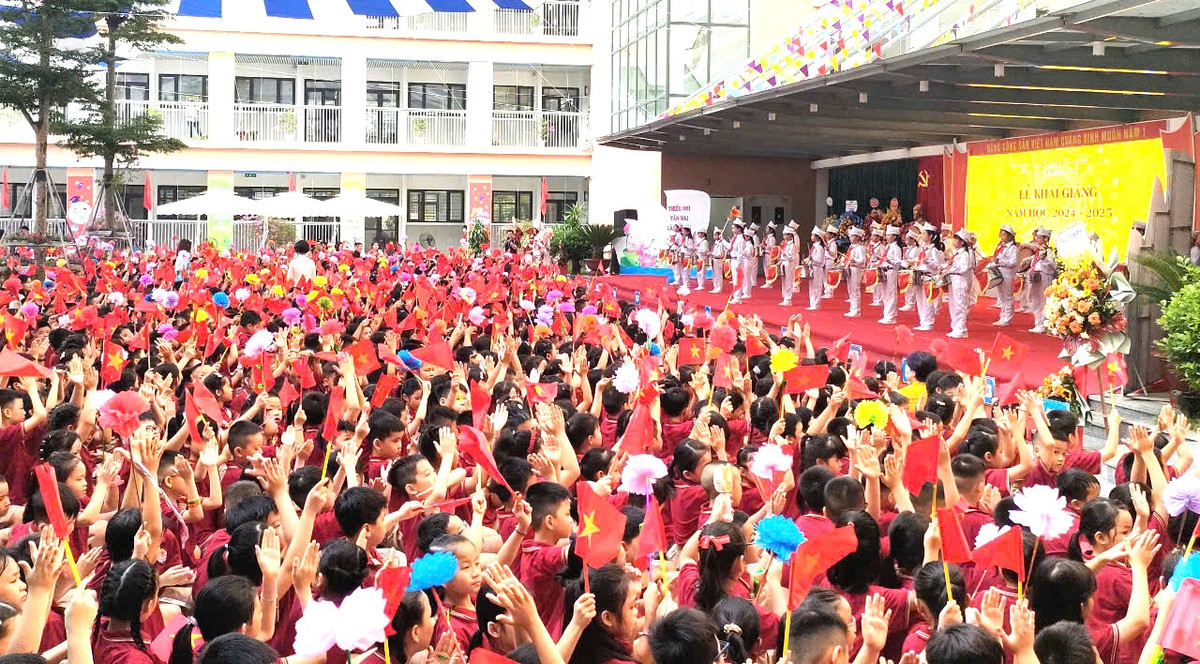 Năm học 2024-2025 được coi là một năm bản lề, nhiều nhiệm vụ và thách thức. Đây sẽ là năm đầu tiên học sinh thi vào lớp 10 THPT và thi tốt nghiệp THPT theo chương trình mới.