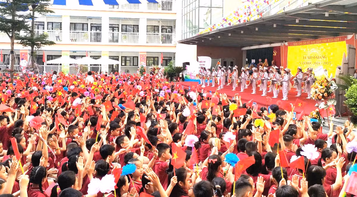 Năm học 2024-2025 được coi là một năm bản lề, nhiều nhiệm vụ và thách thức. Đây sẽ là năm đầu tiên học sinh thi vào lớp 10 THPT và thi tốt nghiệp THPT theo chương trình mới.