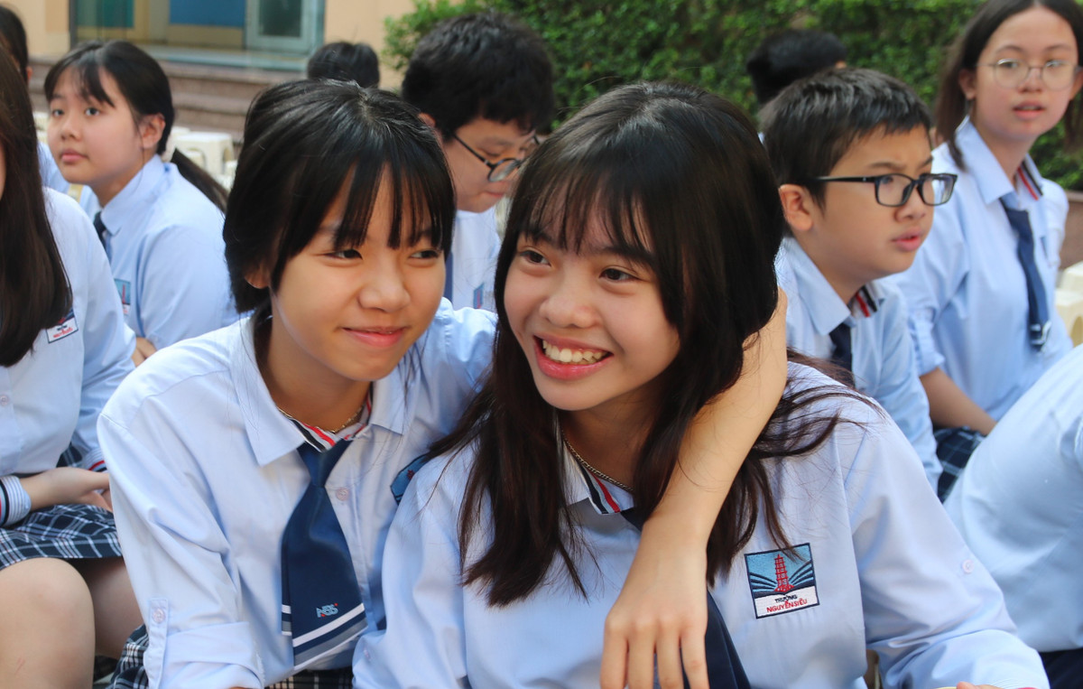 Nụ cười rạng rỡ trên gương mặt các học sinh trong ngày khai trường.