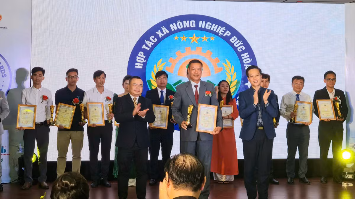 Vinh danh 24 doanh nghiệp Top Công nghiệp 4.0 Việt Nam 2024 - Hình 3 Vinh danh 24 doanh nghiep Top Cong nghiep 4.0 Viet Nam 2024-Hinh-3