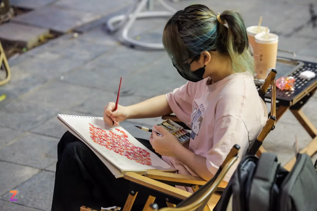 Nguoi tre Ha Noi xep hang tu 4h sang de uong ca phe-Hinh-5