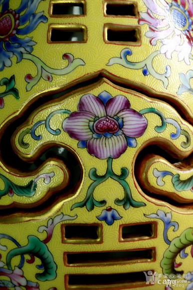 Đây cũng là một bài học quý báu về việc sưu tầm đồ cổ và cẩn thận trong việc đánh giá giá trị của chúng. Thị trường đồ cổ thật giả có thể rất phức tạp và dễ khiến người chơi mất tiền nếu không có kiến thức và kinh nghiệm.