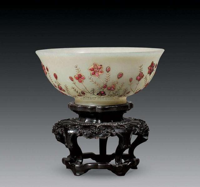 Tuy nhiên, ông lão đã từ chối, ông muốn giữ chiếc bát này để truyền lại cho thế hệ sau của gia đình mình. Ông cũng có kế hoạch bán nó thông qua đấu giá với giá cao.