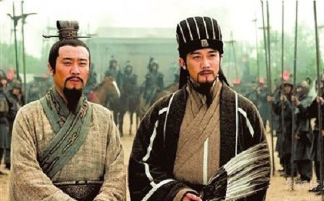 Trong khi đó, Lưu Bị đã tận dụng cơ hội để mời Gia Cát Lượng tham gia vào mưu lược của mình, điều này đã giúp ông xây dựng một thế lực mạnh mẽ trong thời kỳ Tam quốc.