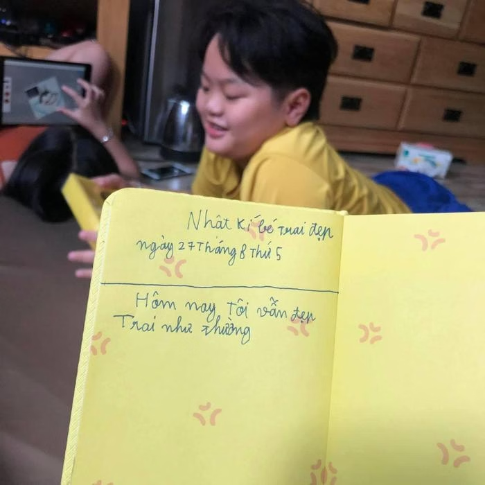 Viet nhat ky hang ngay, cau be khien CDM cuoi ngat boi dieu nay