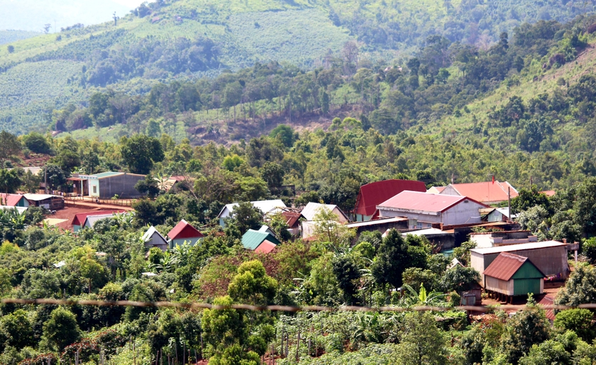 Anh sang tren dinh Po Yau