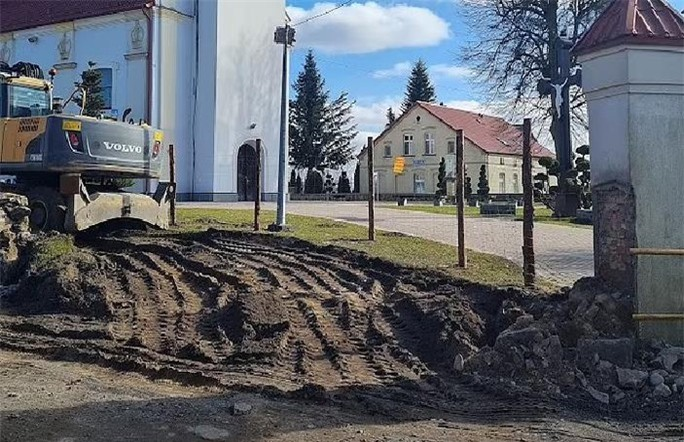 Các nhà khảo cổ ước tính tổng số hài cốt trong ngôi mộ này lên tới 450, được chôn cất vào thế kỷ XIX.