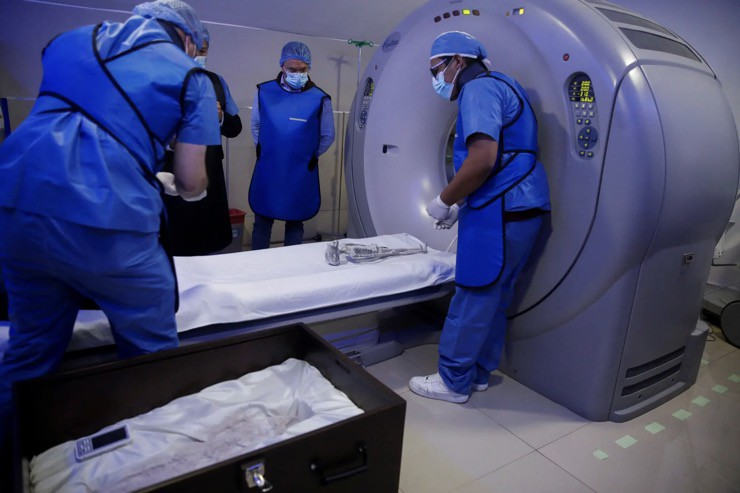 Các nhà khoa học đã tiến hành phân tích tại trung tâm Noor ở Mexico và phát trực tiếp trên kênh YouTube của Jaime Maussan, một nhà báo điều tra nghiên cứu hiện tượng ngoài Trái Đất.