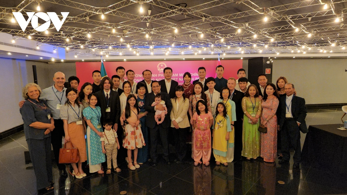 Thủ tướng gặp gỡ cộng đồng người Việt tại Brazil và các nước Nam Mỹ - Hình 3 Thu tuong gap go cong dong nguoi Viet tai Brazil va cac nuoc Nam My-Hinh-3