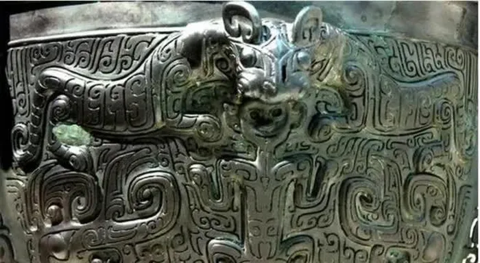 Các món đồ đồng cổ được chuyển giao và trưng bày tại Bảo tàng tỉnh An Huy.