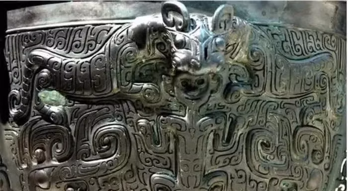 Các món đồ đồng cổ được chuyển giao và trưng bày tại Bảo tàng tỉnh An Huy.