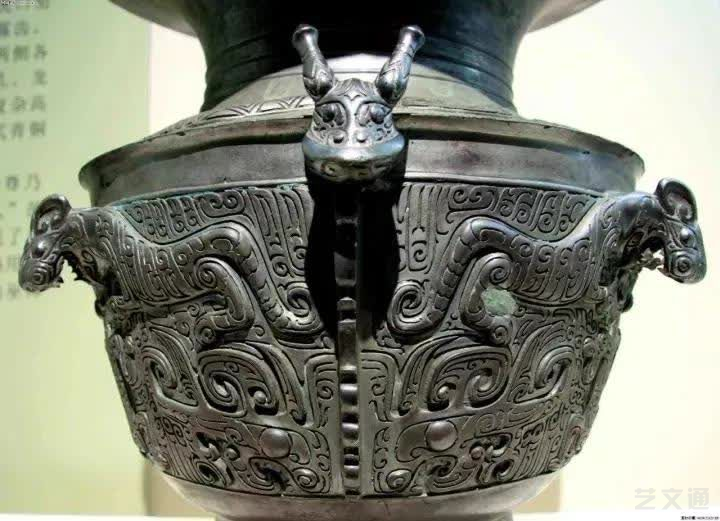 Các chuyên gia cho rằng, những món đồ đồng này đã được sử dụng trong các buổi yến tiệc và lễ tế của quốc gia Hổ Phương cổ đại.