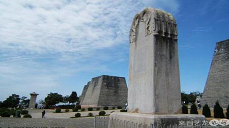 2. Bia mộ của Võ Tắc Thiên: Bia mộ của Võ Tắc Thiên, nữ hoàng đế kiệt xuất của Trung Quốc, là một bí ẩn mà giới khảo cổ học "đau đầu" hàng ngàn năm.