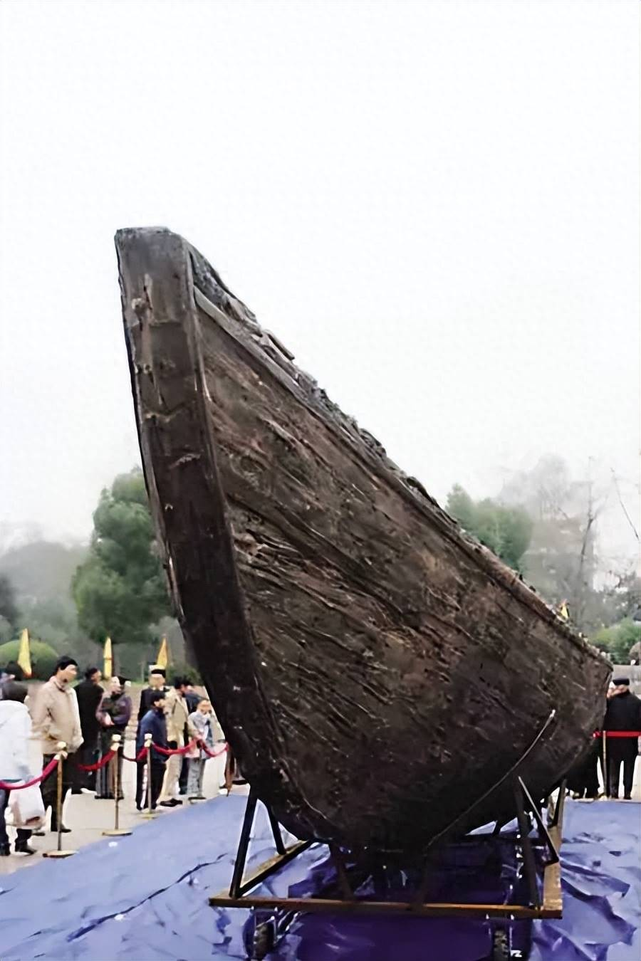 Sau khi làm sạch và phục dựng, con tàu được trưng bày trong bảo tàng ở Hà Trạch, thu hút sự quan tâm của nhiều nghệ nhân đóng tàu và nhà nghiên cứu.