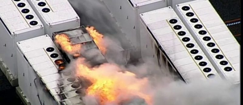 Sự cố này thường bao gồm giải phóng năng lượng lớn một cách không kiểm soát, dẫn đến cháy nổ. Sự gia tăng đáng kể trong số các vụ cháy nổ do pin lithium gây ra đã được ghi nhận, đặc biệt là trong các xe điện.