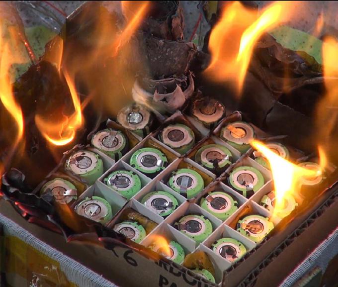 Có sự xuất hiện của các công cụ "độ" pin trên thị trường, mà thường không tuân thủ các tiêu chuẩn an toàn. Những công cụ này có thể biến các xe điện thông thường thành xe điện với pin không đảm bảo an toàn, tăng nguy cơ cháy nổ.