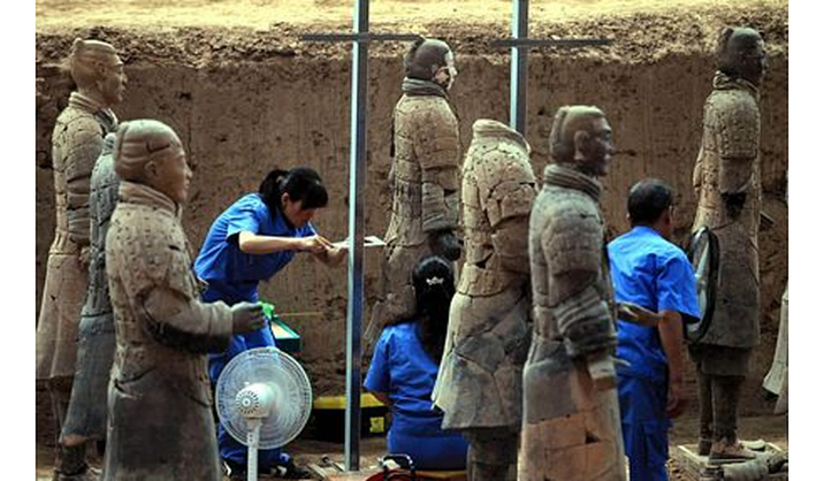 Các nhà khảo cổ cho rằng dấu vân tay này là một dấu hiệu quan trọng giúp tìm hiểu về lăng mộ và xây dựng nó, với việc chọn thanh thiếu niên làm công nhân cho thấy công trình này ngốn rất nhiều nhân lực trong thời gian dài.