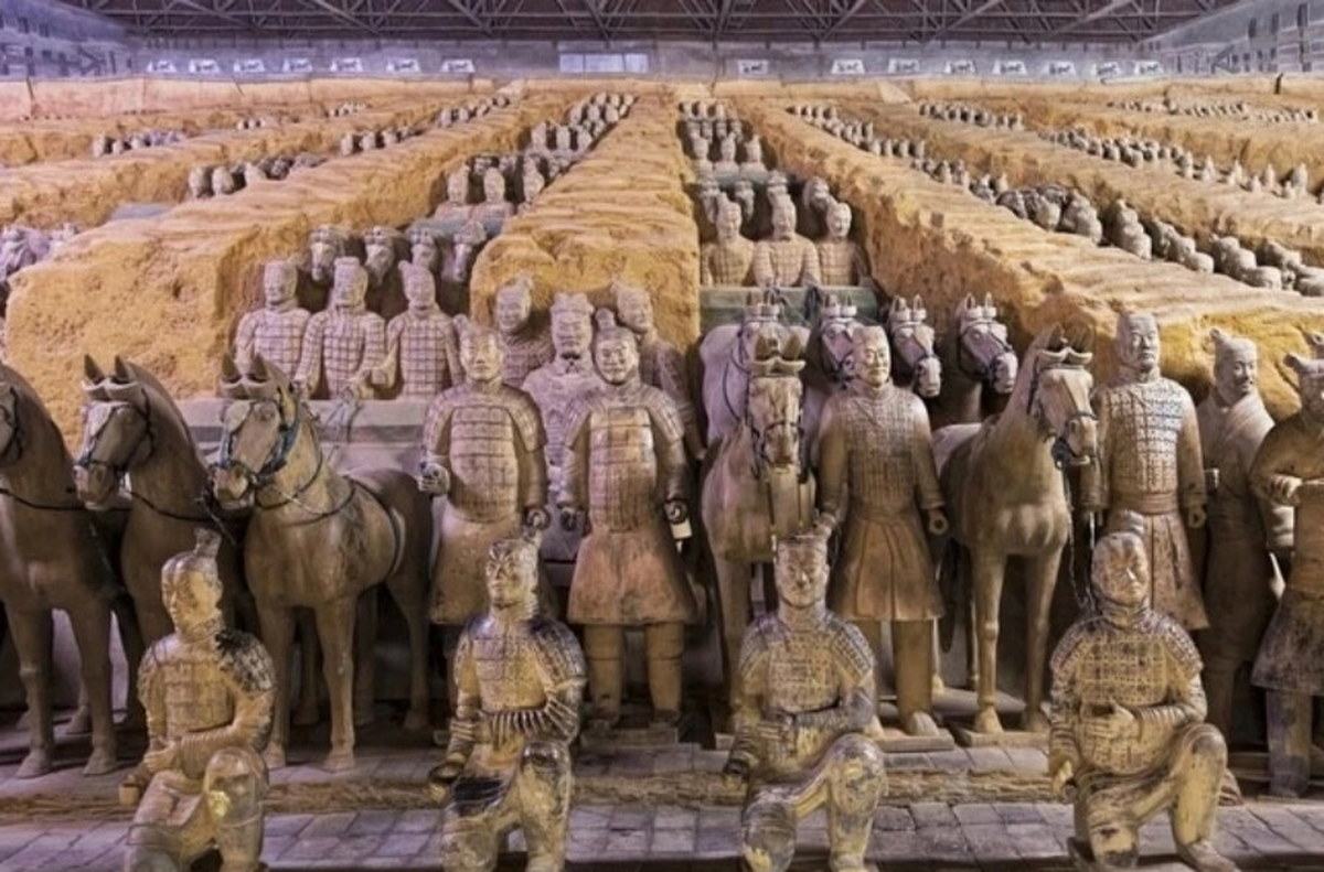 Dấu vân tay này cho thấy người làm ra bức tượng có thể là thanh thiếu niên, có lẽ được chọn do thiếu nhân lực khi xây dựng lăng mộ.