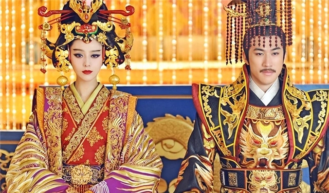 Lý Trị, khi đó là hoàng đế, bị mắc bệnh đau đầu nặng và không thể quản lý triều chính, nên đã xem xét việc cho phép Võ Tắc Thiên (khi đó là Thiên hậu) nhiếp chính. Tuy nhiên, các quan thần trong triều đình, như Hác Xử Tuấn và Lý Nghĩa Diễm đã phản đối mạnh mẽ.