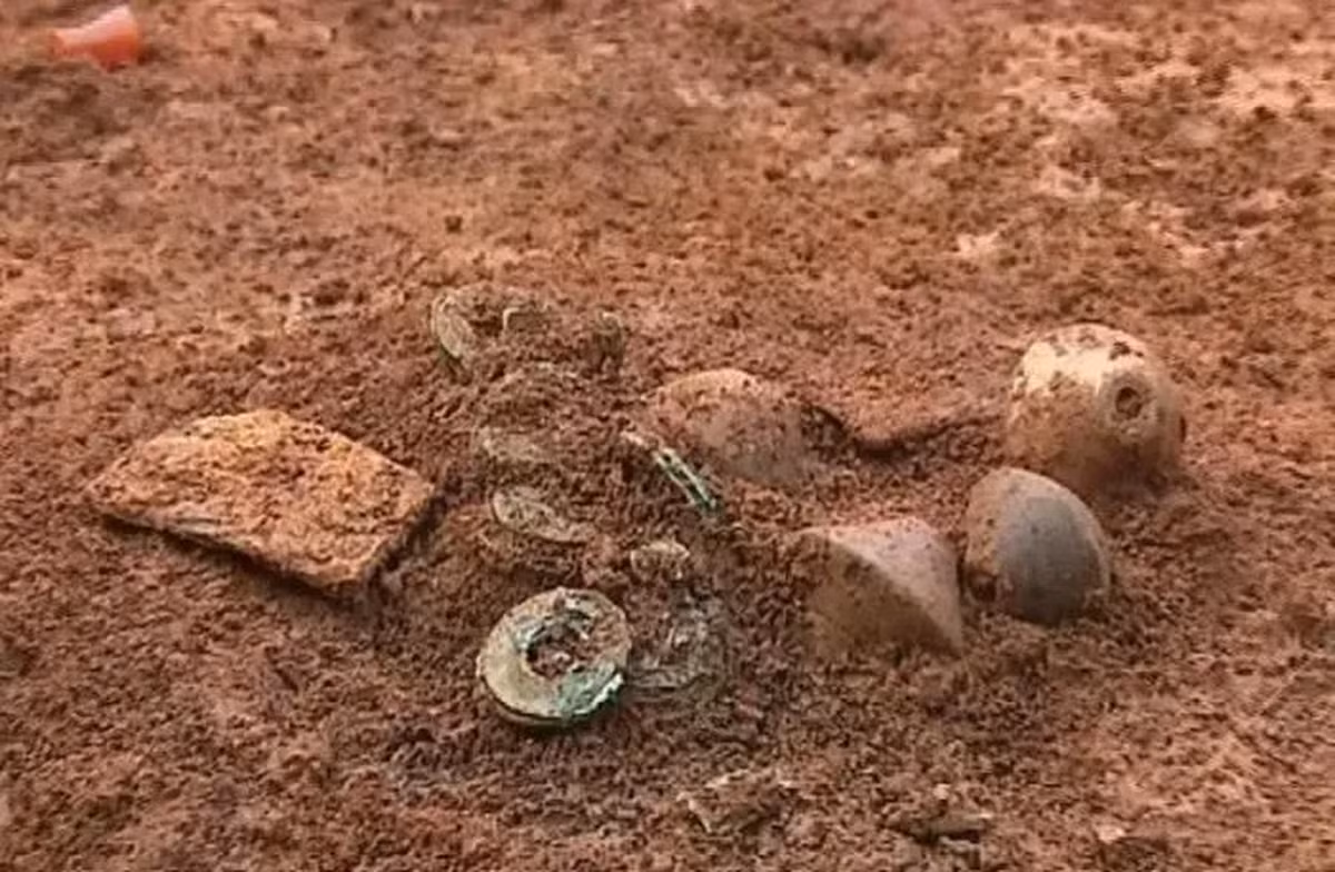 Chủ nhân của chiếc bình này được xác định là một hoàng tử thời Chiến Quốc.