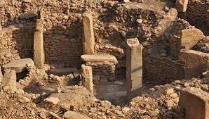 Tuy nhiên, người ta vẫn chưa xác định rõ người chủ nhân của ngôi mộ và thời điểm xây dựng nó.