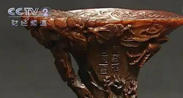 Cuối cùng, các chuyên gia ước tính giá trị của hai chiếc cốc này lên đến 11,6 tỷ đồng, gấp hơn 10 lần số tiền người đàn ông đã chi để mua chúng.