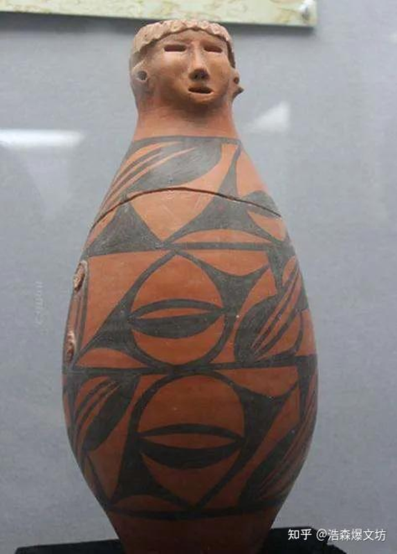 Hiện nay, chiếc bình gốm này được lưu giữ và trưng bày tại Bảo tàng tỉnh Cam Túc (Trung Quốc).