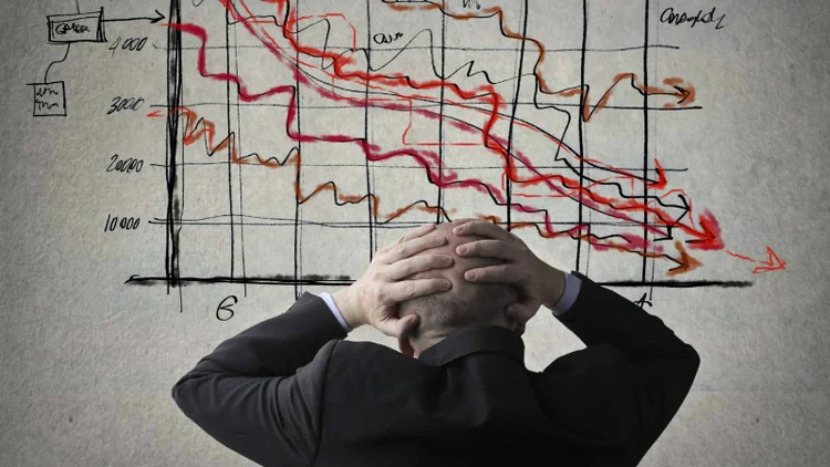 Baba Vanga dự đoán, năm 2024 sẽ xảy ra một cuộc khủng hoảng kinh tế lớn, ảnh hưởng đến kinh tế toàn cầu. Điều này được dự đoán sẽ xảy ra do sự kết hợp của nhiều yếu tố, bao gồm nợ tăng, căng thẳng địa chính trị gia tăng và sự dịch chuyển quyền lực kinh tế từ Tây sang Đông.