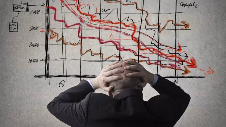 Baba Vanga dự đoán, năm 2024 sẽ xảy ra một cuộc khủng hoảng kinh tế lớn, ảnh hưởng đến kinh tế toàn cầu. Điều này được dự đoán sẽ xảy ra do sự kết hợp của nhiều yếu tố, bao gồm nợ tăng, căng thẳng địa chính trị gia tăng và sự dịch chuyển quyền lực kinh tế từ Tây sang Đông.